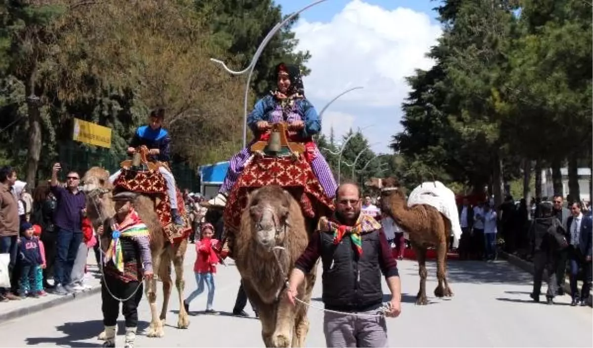 Burdur\'da Renkli Yörük Göçü