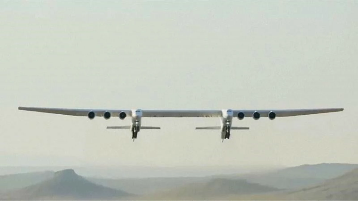 Dünyanın En Büyük Uçağı Roc İlk Kez Havalandı