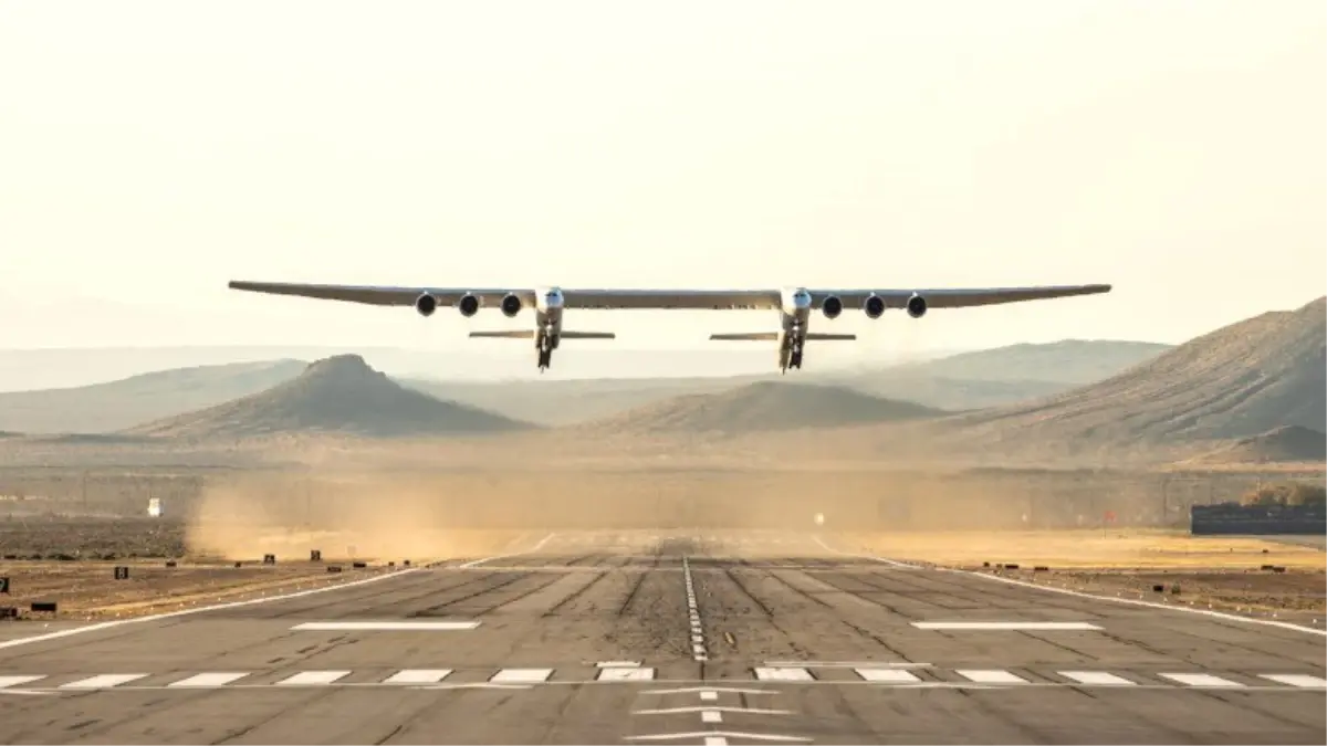 Dünyanın En Büyük Uçağı Stratolaunch, İlk Uçuşunu Başarıyla Tamamladı (Video)