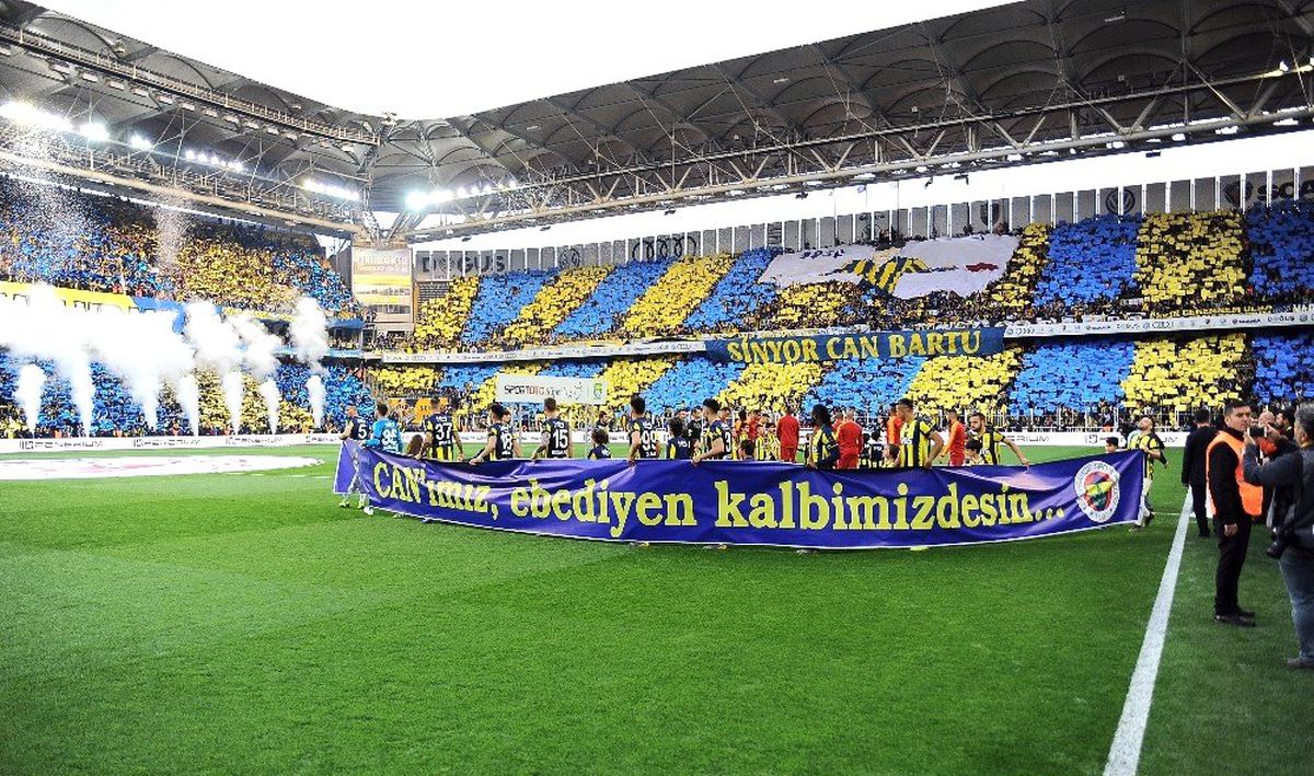 Fenerbahçe\'den Anlamlı Pankart