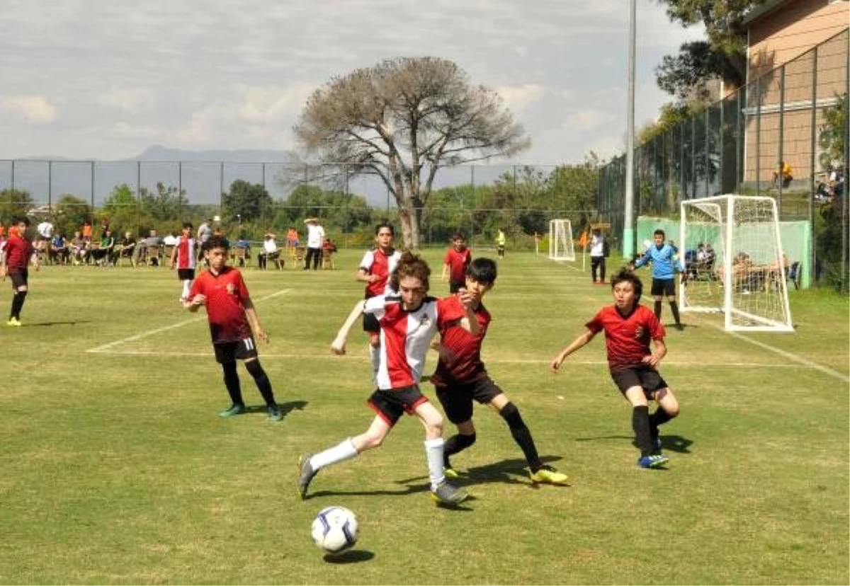 Geleceğin Yıldızları Futbol Şenliği Turnuvası Başladı