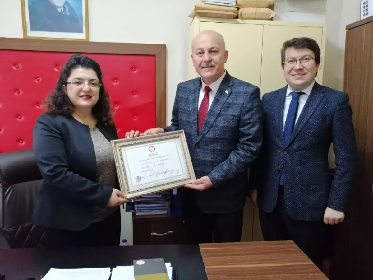 Hayrabolu\'da Ak Partili Başkan Mazbatasını Aldı