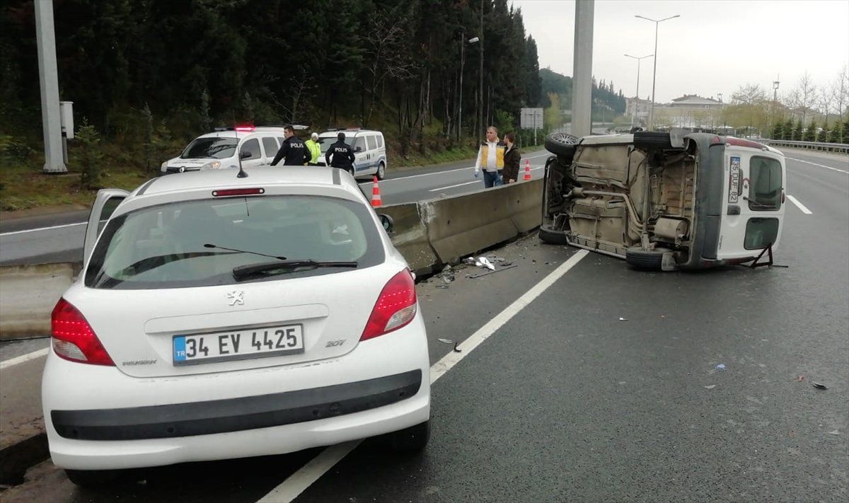 Kocaeli\'de Trafik Kazası: 2 Yaralı