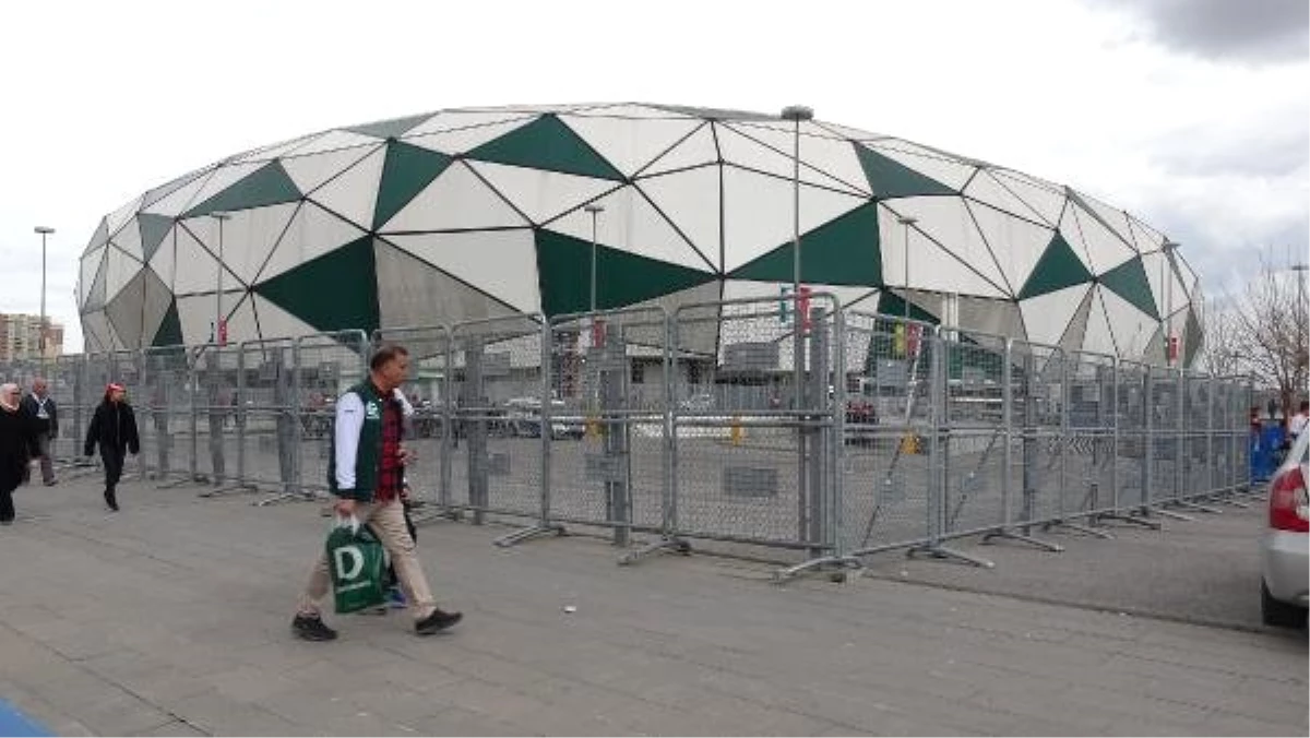 Konya Büyükşehir Stadyumu\'nda Bombalı Eylem İçin Keşif Yapmışlar