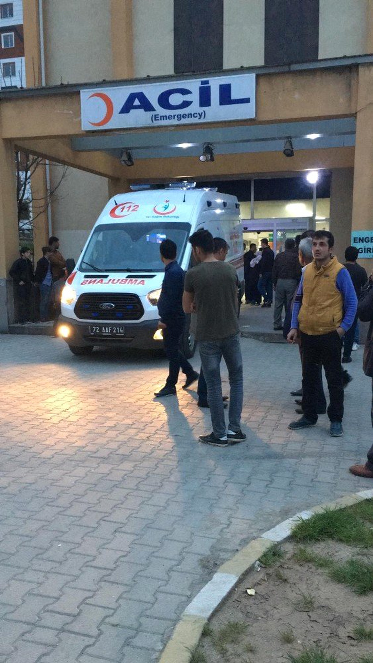 Kozluk\'ta Silahlı Kavga: 2 Kadın, 1 Çocuk Yaralı