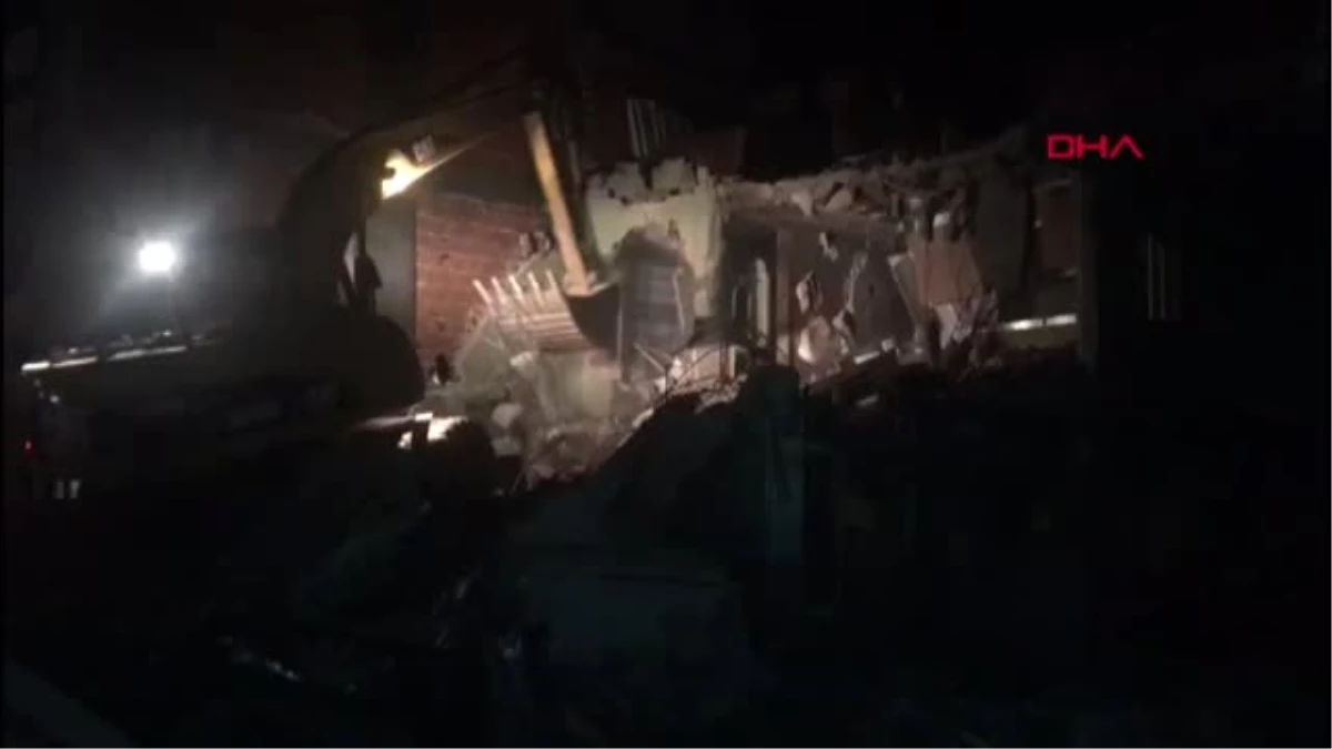 Manisa Çökme Tehlikesi Bulunan Bina Boşaltıldı