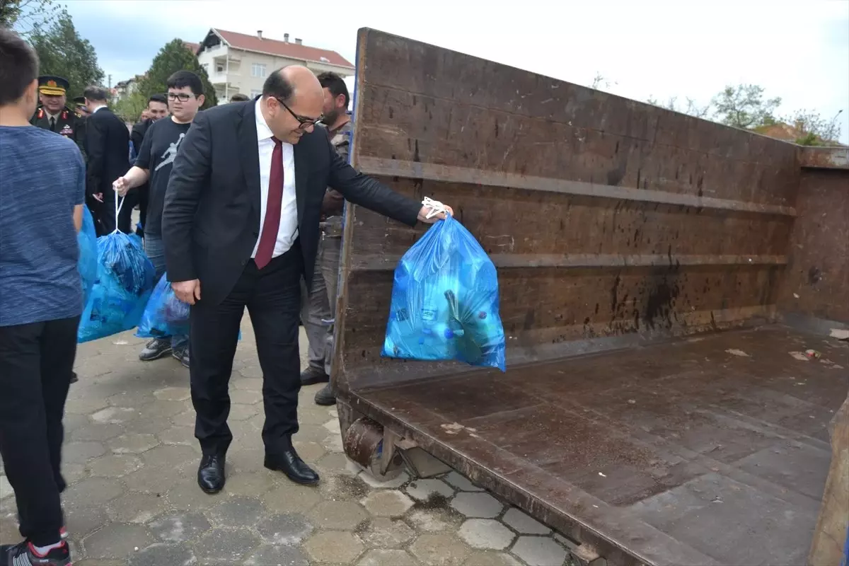 Öğrencilerden Mehmetçik Vakfı\'na Bağış