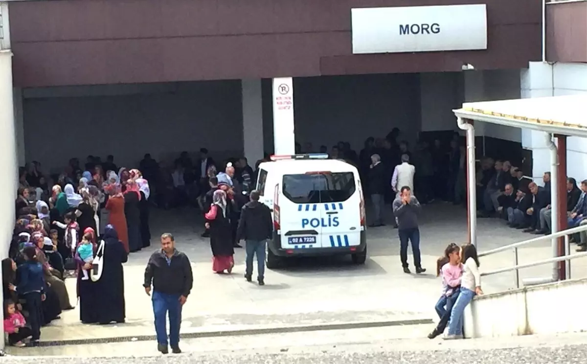 Okul Servisine Bakarken Balkondan Düşen Genç Kız Hayatını Kaybetti