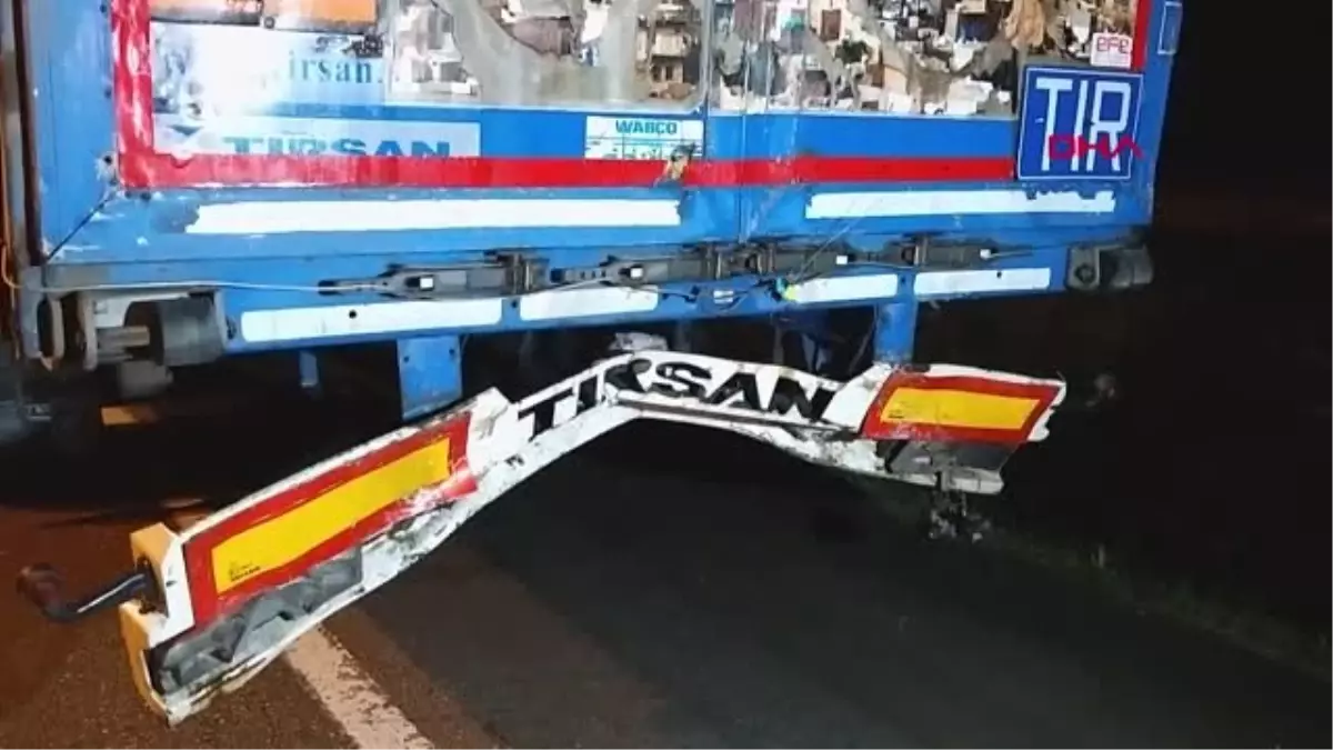 Samsun Tır\'a Arkadan Çarpan Otomobildeki 2 Kardeş Öldü