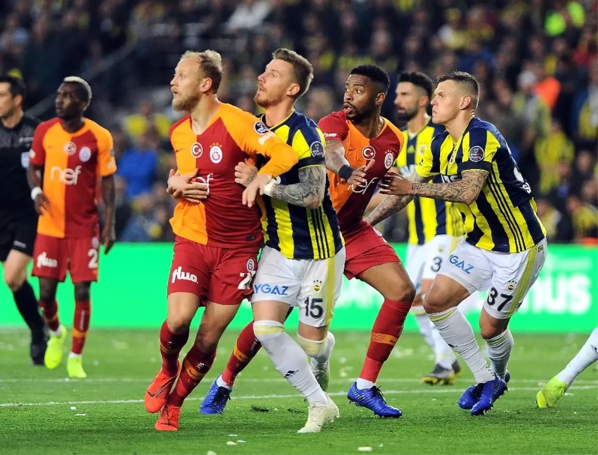 Spor Toto Süper Lig: Fenerbahçe: 0 - Galatasaray: 0 (İlk Yarı)