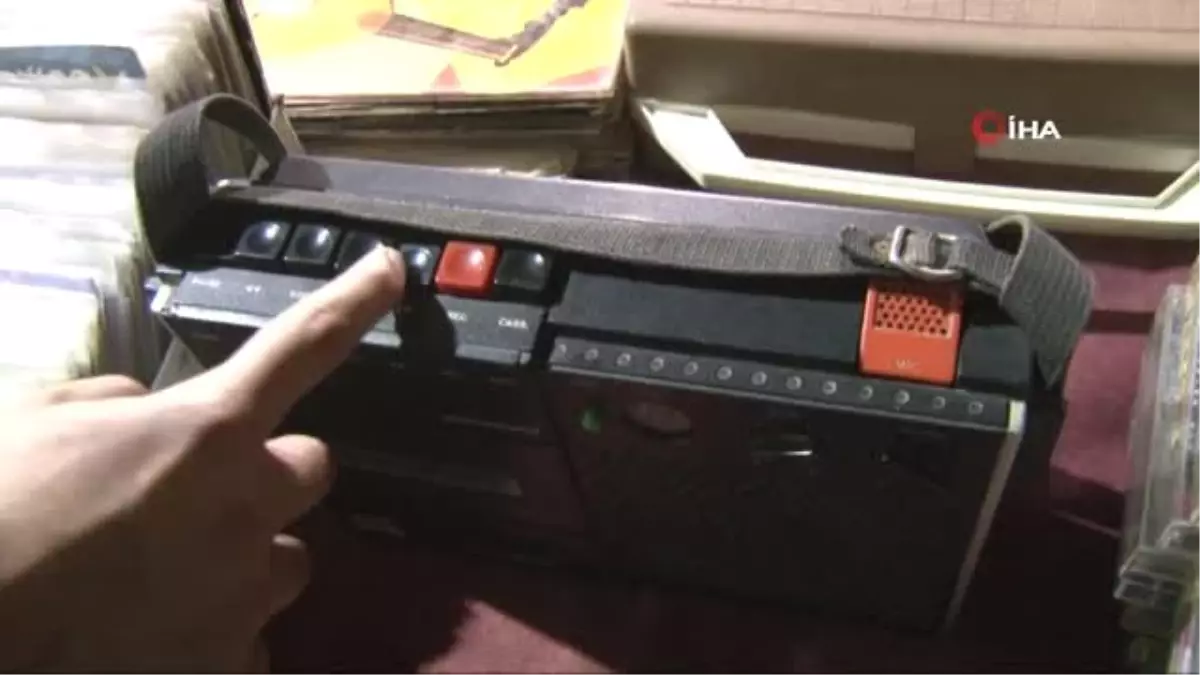 Taş Plaklardan Ahşap Radyolara, Hepsi Kelepir Fiyatına