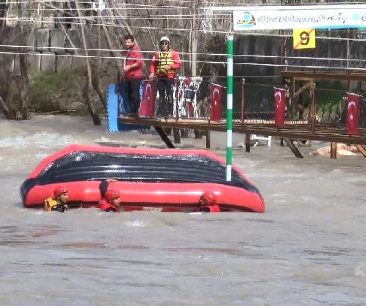 Tunceli\'de Rafting Elemelerinde Van Takımı Tehlike Atlattı