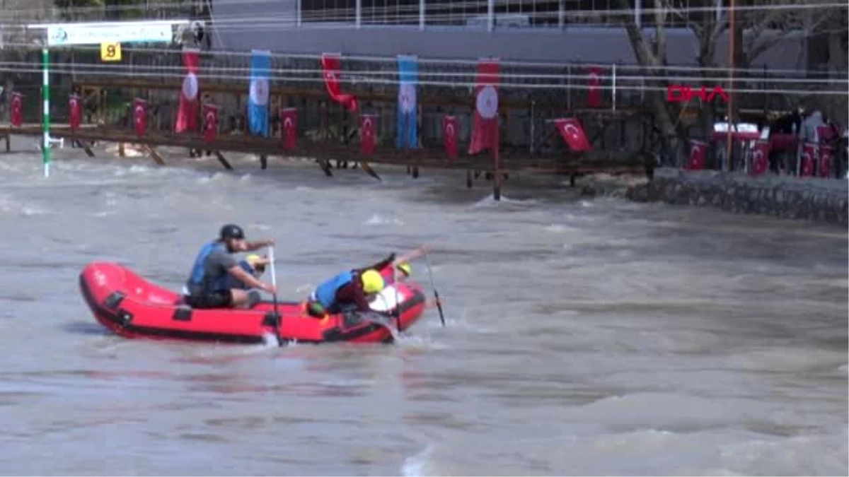 Tunceli\'de Rafting Elemelerinde Van Takımı Tehlike Atlattı