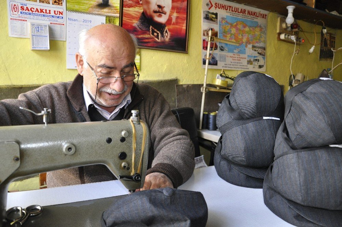 Unutulmaya Yüz Tutmuş Şapkacılık Mesleğini 55 Yıldır Yapıyor