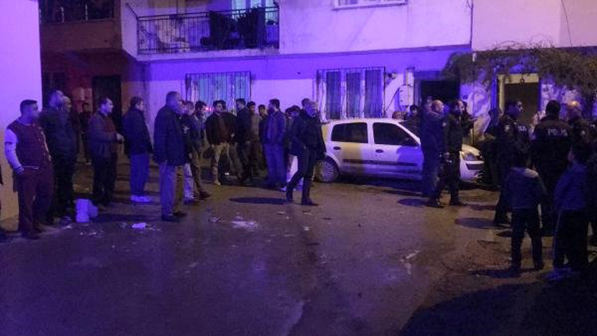 3 Kişiyi Bıçaklayan Saldırganı Mahalleli Linç Etmeye Çalıştı