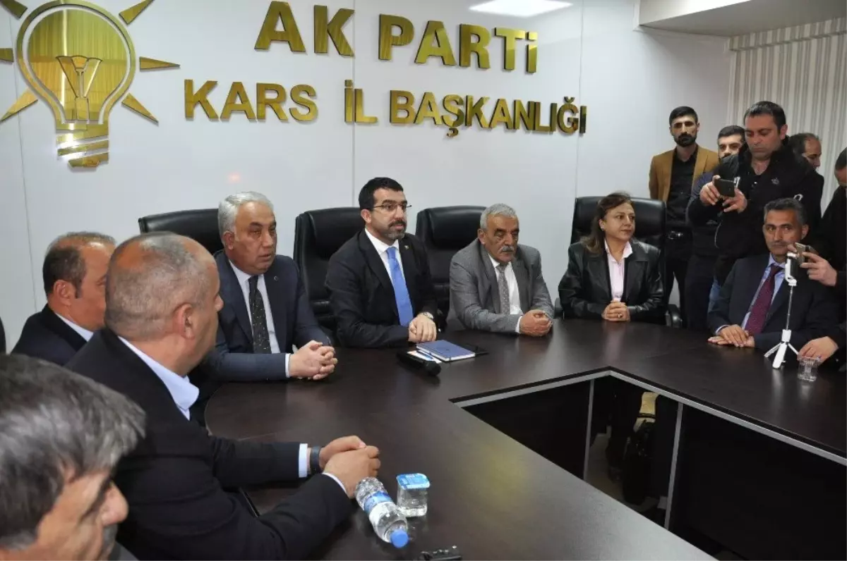 AK Parti Kars İl Başkanlığı\'nda Değerlendirme Toplantısı Yapıldı