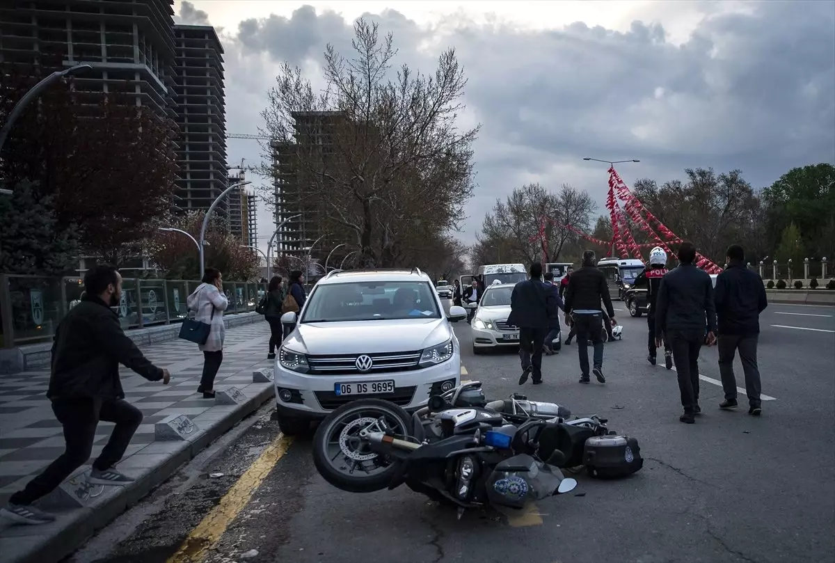 Başkentte Motorize Ekip Kaza Yaptı: 1 Yaralı