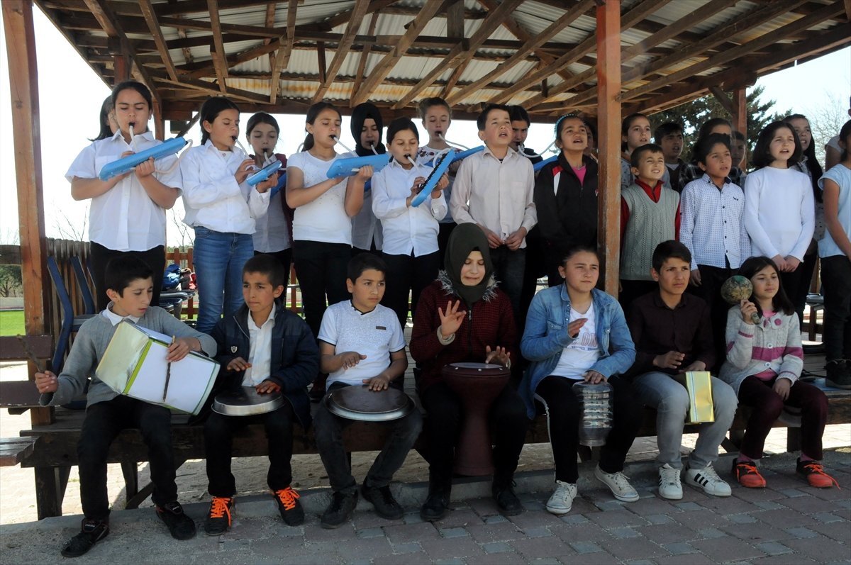 Buldukları Nesnelerden Enstrüman Yapınca Dikkat Çektiler