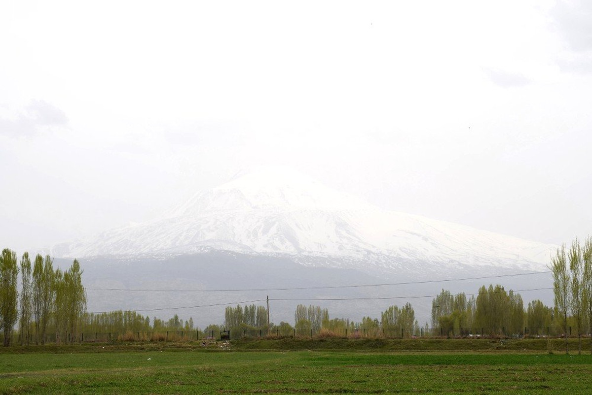 Bulutlarla Bütünleşen Ağrı Dağı Büyüledi