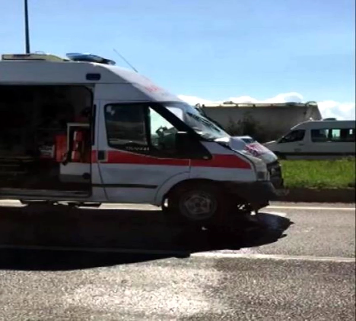 Erken Doğan Bebeği Taşıyan Ambulans Otomobile Çarptı
