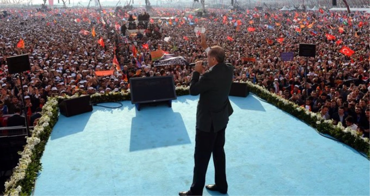 Fehmi Koru\'dan Olay Yaratacak İddia: AK Parti İstanbul İçin Anket Yaptırıyor