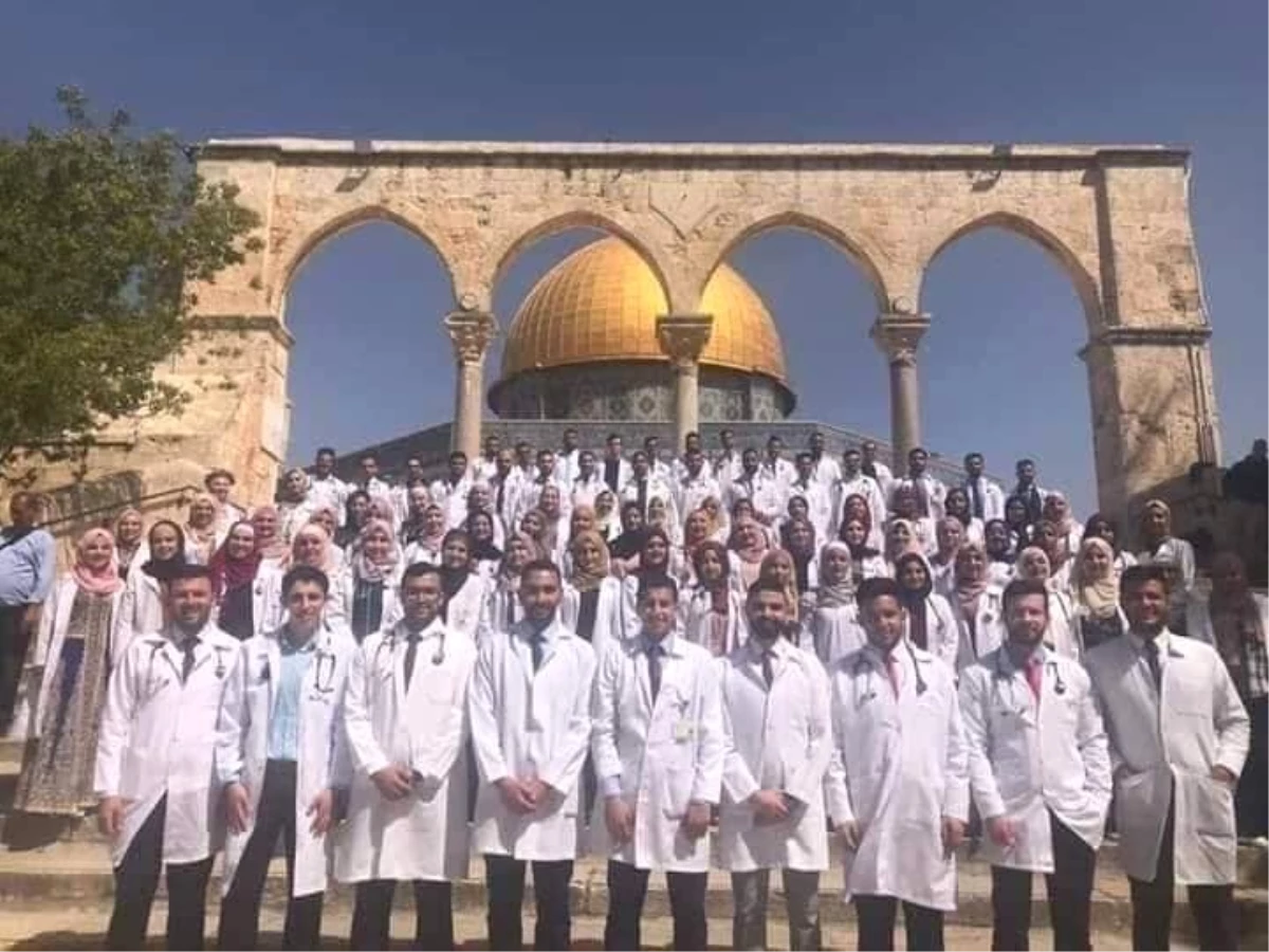Filistinli Doktorlar Mescid-i Aksa\'da Hipokrat Yemini Etti