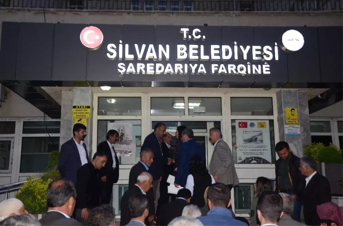 Hdp\'li Silvan Belediye Başkanı Toprak Mazbatasını Aldı