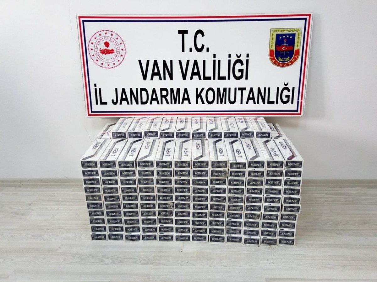 İran Sınır Hattında 2 Bin 500 Paket Kaçak Sigara Ele Geçirildi