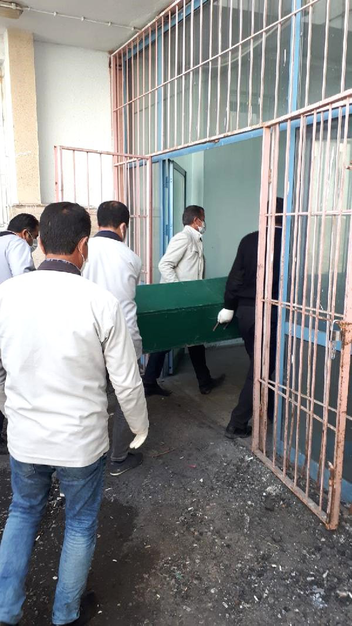 İran Sınırında Donmuş 2 Erkek Cesedi Bulundu