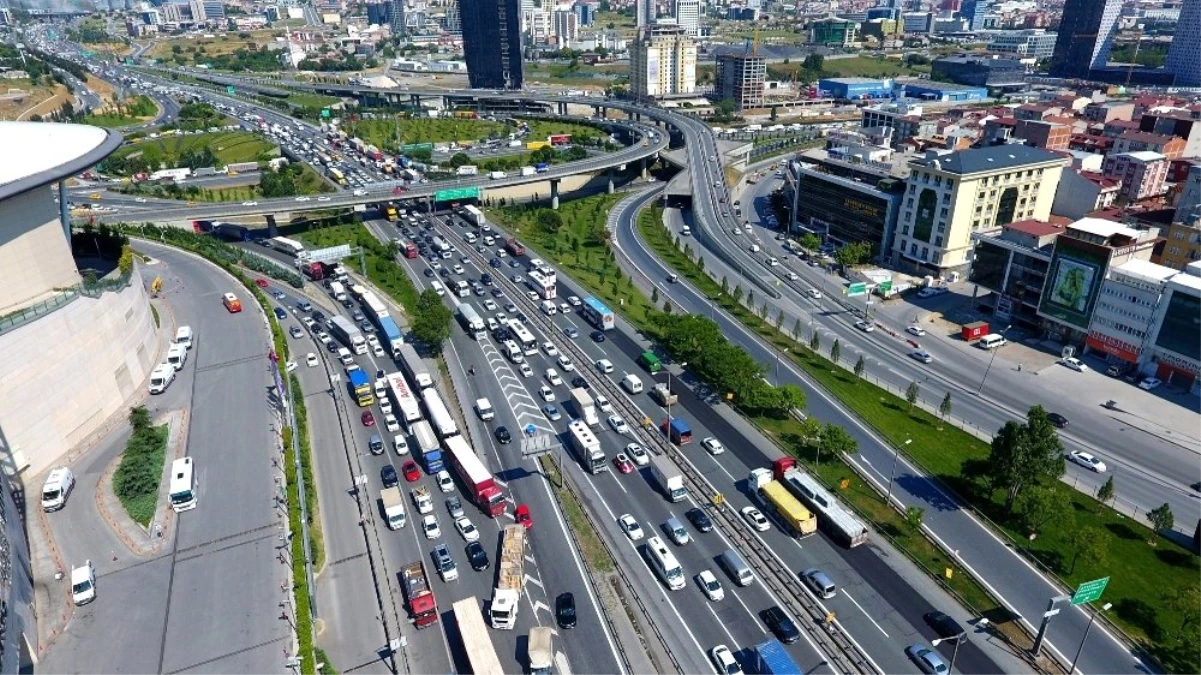 İstanbul\'da Yarın Bazı Yollar Trafiğe Kapatılacak