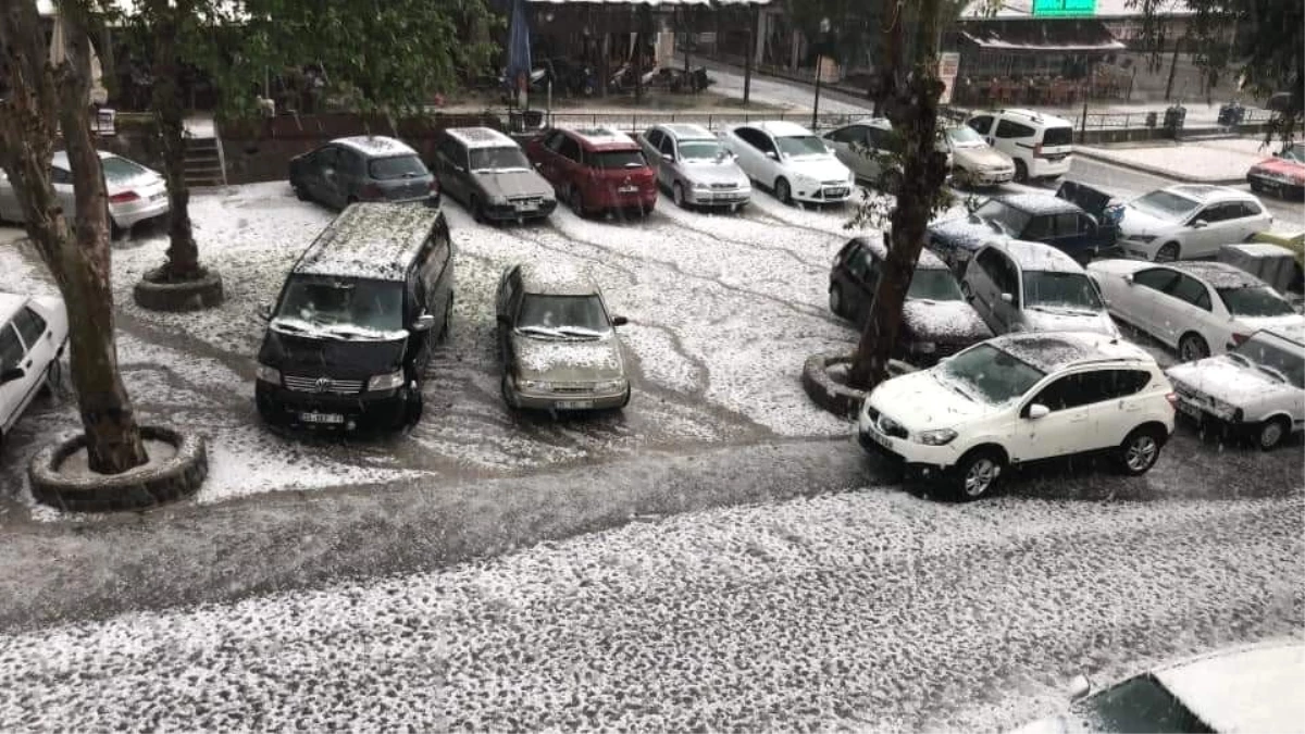 İzmir Tire\'de Kar Gibi Dolu Yağdı