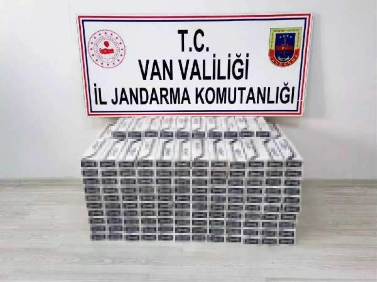 Kaçak Sigara Dolu Torbaları Atıp, İran\'a Kaçtılar