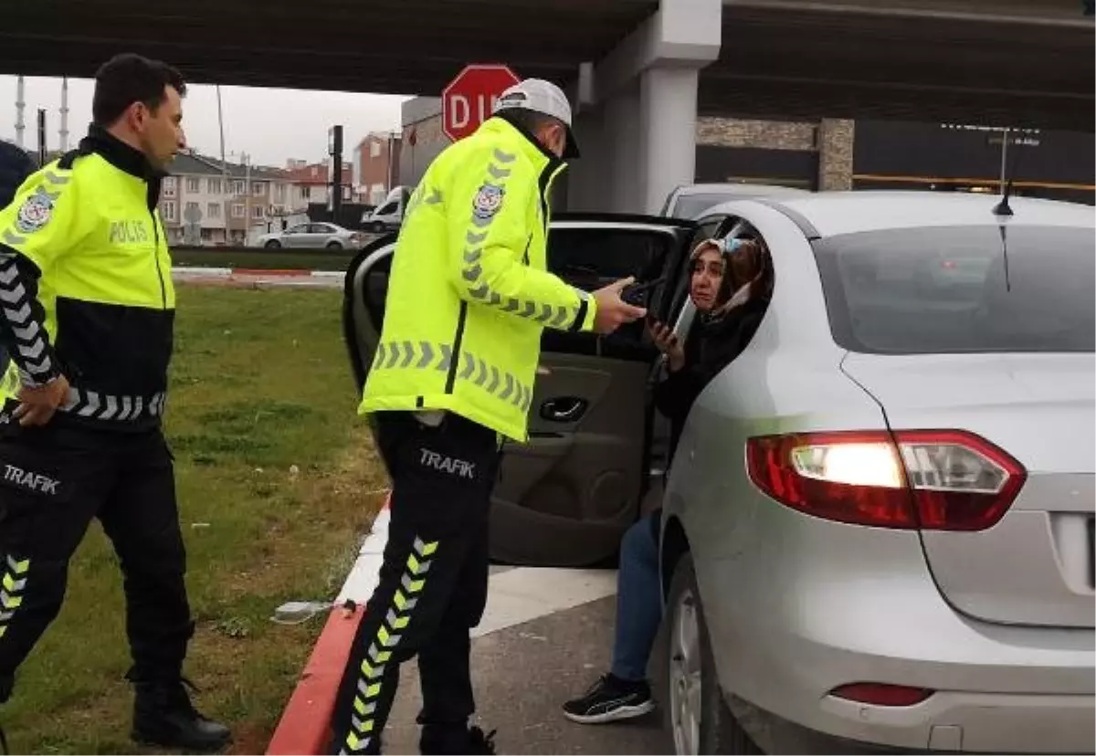 Kadın Sürücü Kazanın Şokuyla Ağladı, Yaralı Tedaviyi Reddetti