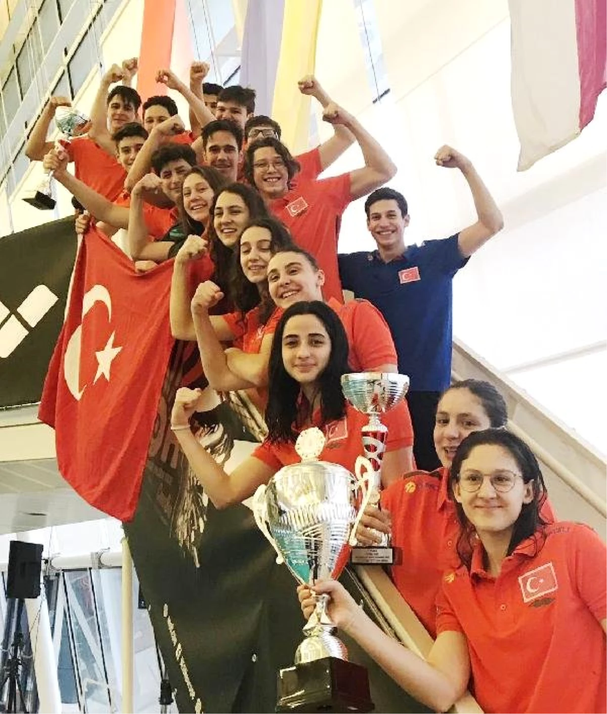 Multinations Yıldızlar Yüzme Şampiyonası\'nda Türkiye 3 Kategoride Şampiyon