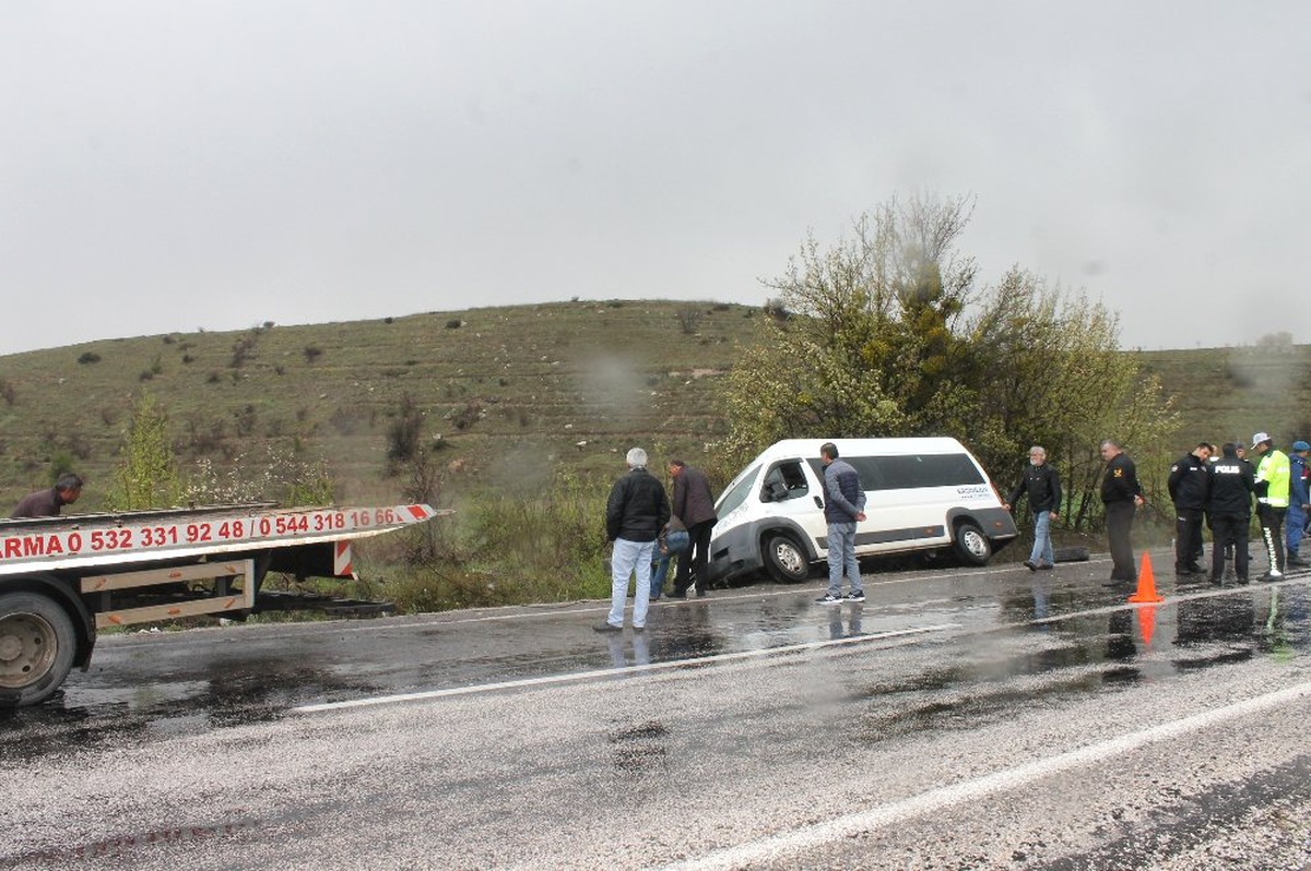 Müsabakadan Dönen Sporcular Kaza Yaptı: 15 Yaralı