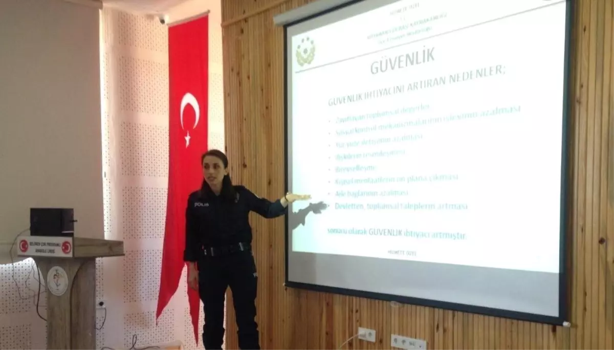 Öğrencilere \'Kişisel Güvenlik ve Suçtan Korunma\' Semineri Verildi