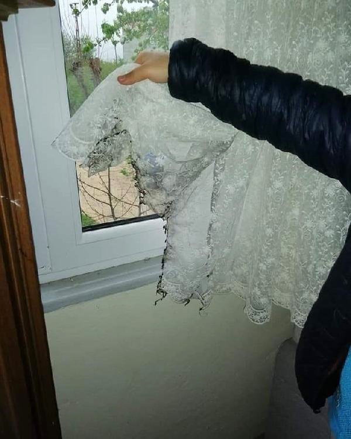 Ordu\'da Yıldırım İsabet Eden Binada Hasar Oluştu