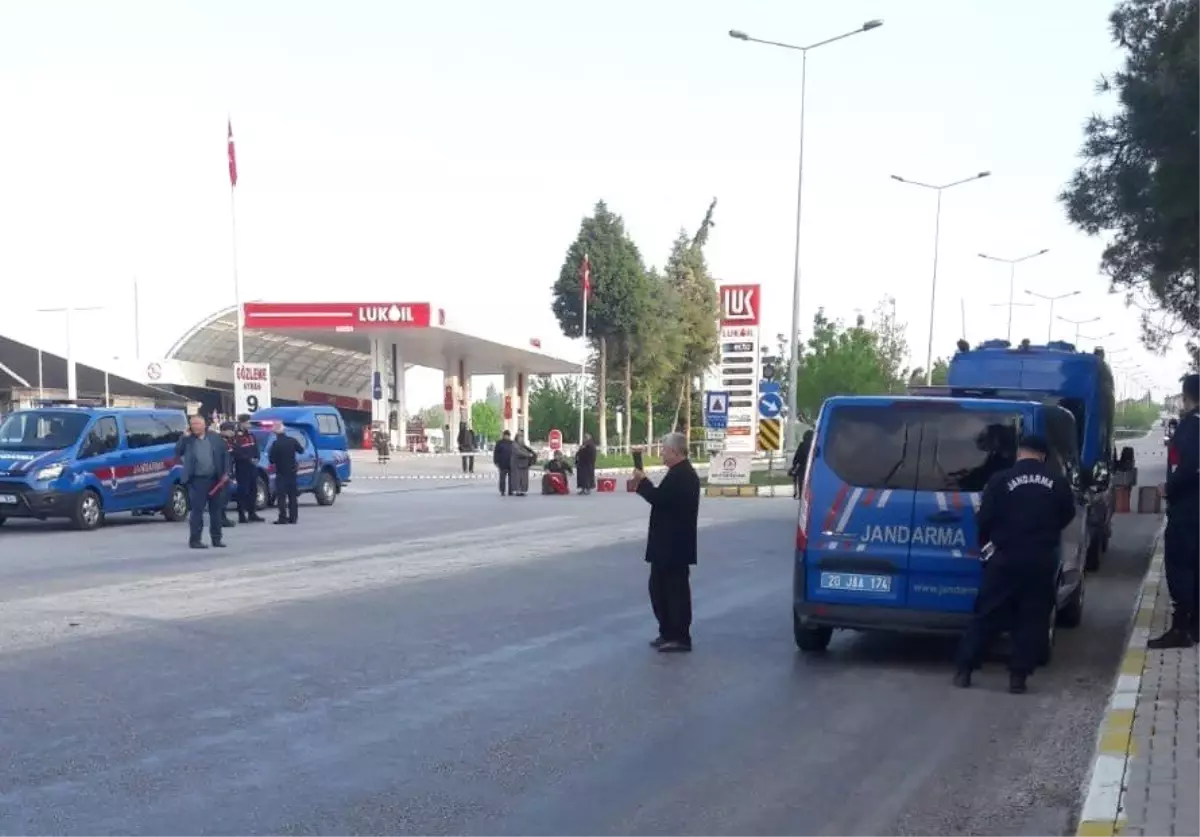 Pamukkale Yolunu, \'Tapulu Arazimiz\' Deyip Kapattılar