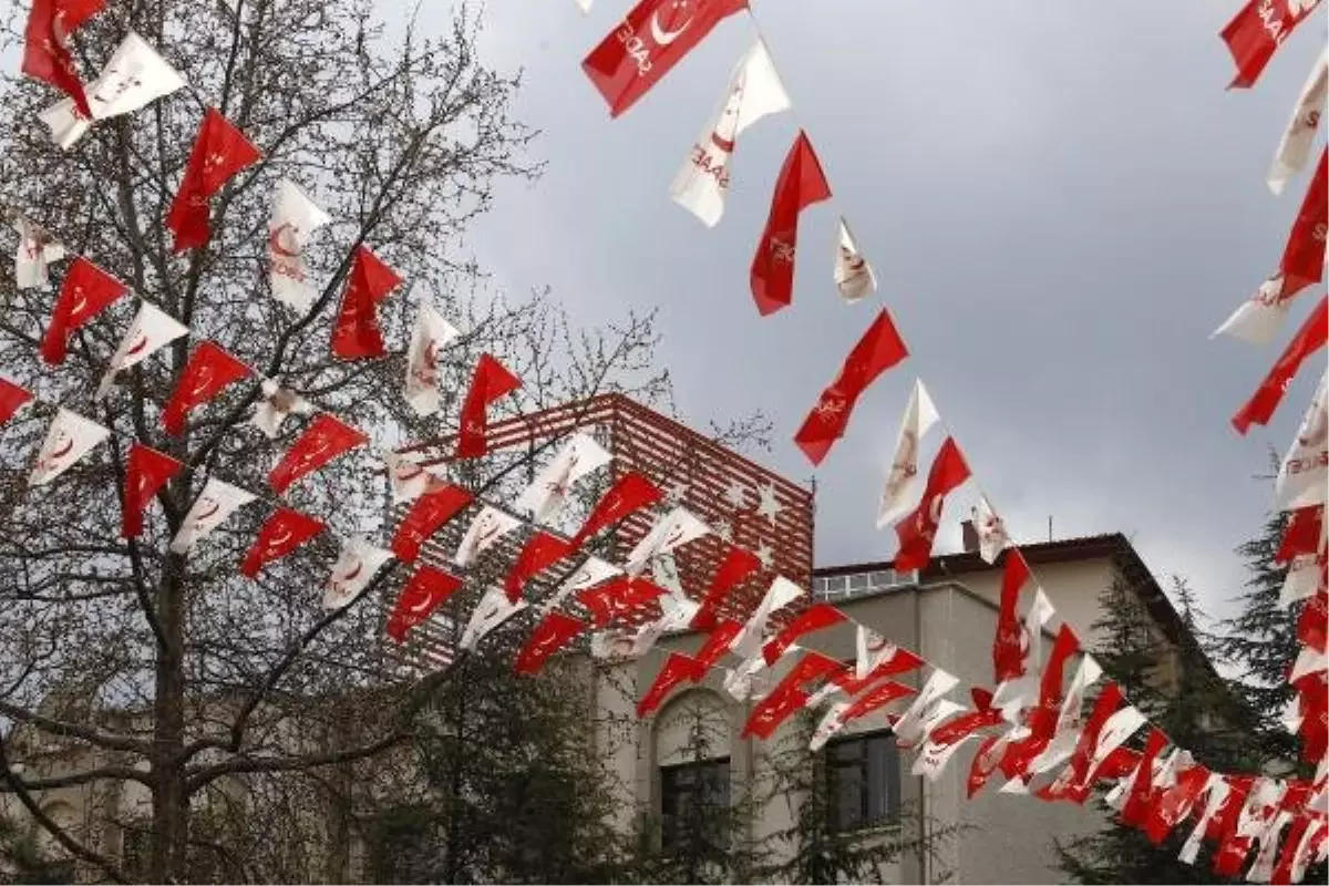 Saadet Partisi Genel Merkezi Tahliye Edildi! Tabelası Söküldü