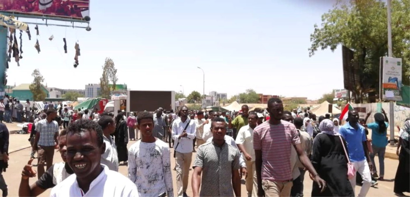 Sudan Halkı Geri Adım Atmıyor