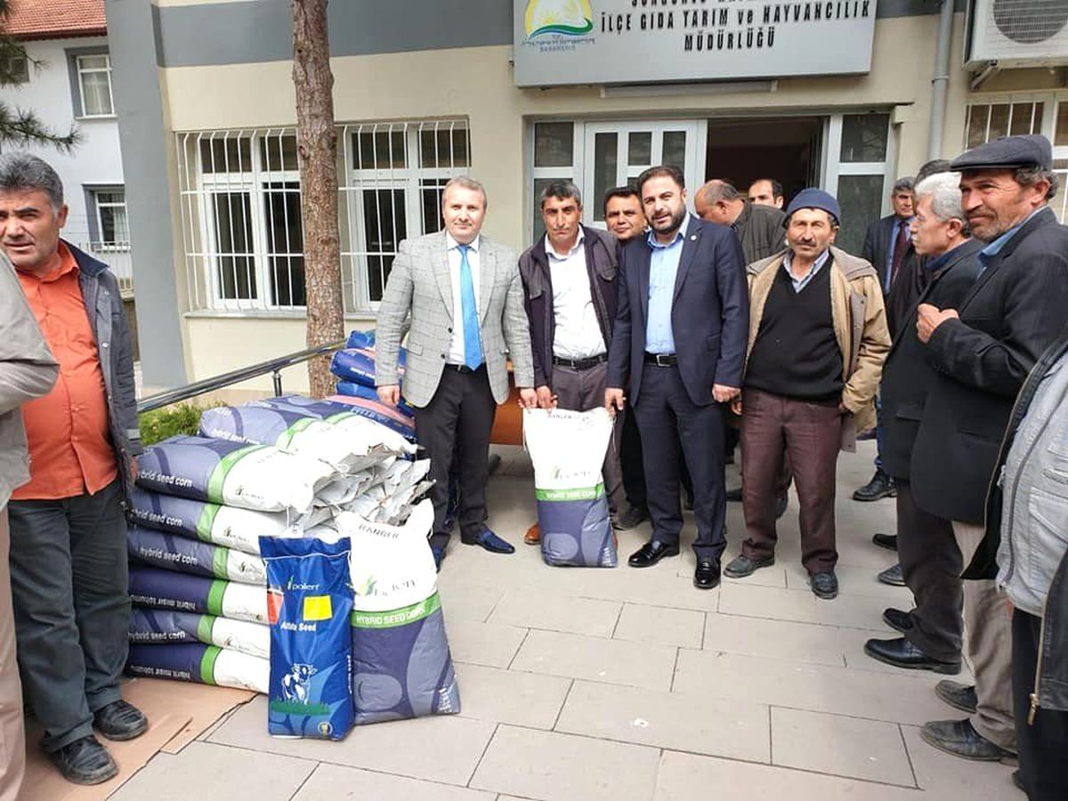 Sungurlu\'da Çiftçilere Sılajlık Mısır ve Yonca Tohumu Dağıtıldı