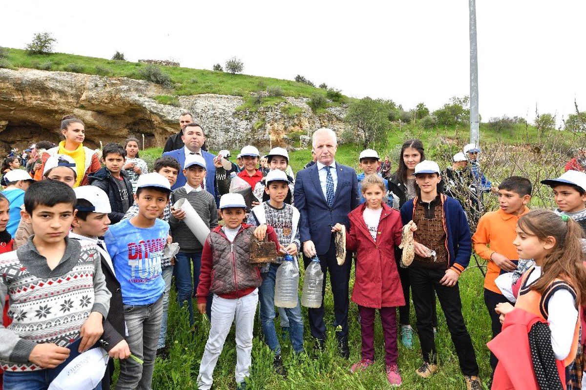 Vali Gül Antik Kentte Çöp Topladı