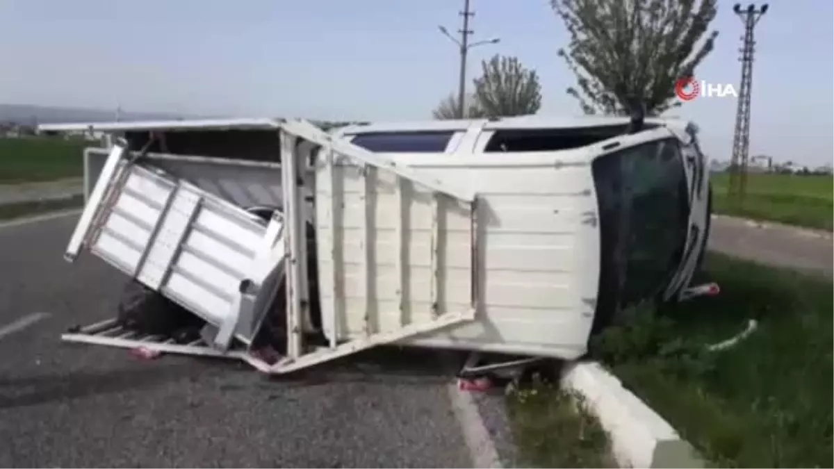 Virajı Alamayan Kamyonet Devrildi: 6 Yaralı