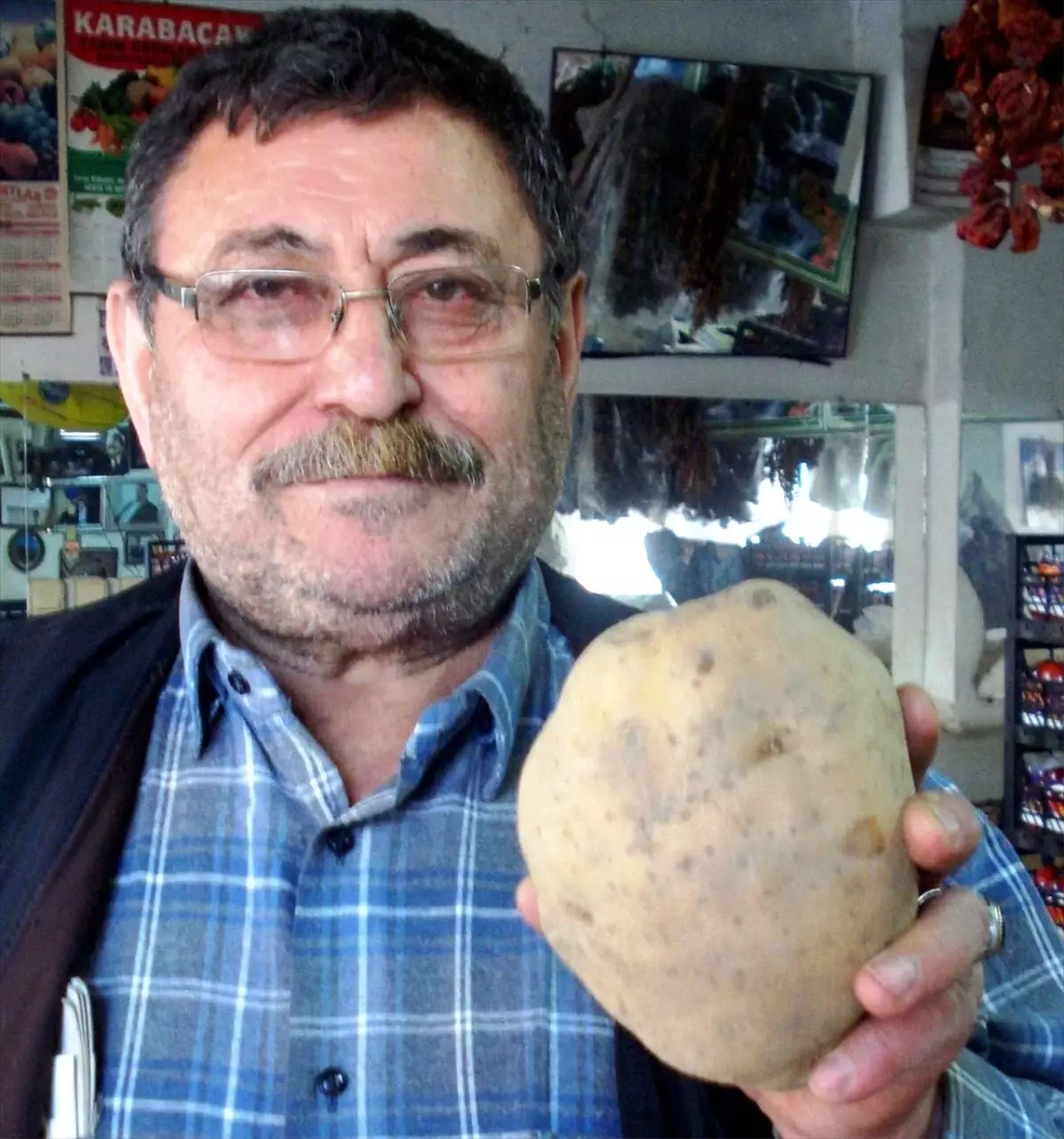 Yaklaşık 1 Kilogramlık Patates İlgi Çekiyor