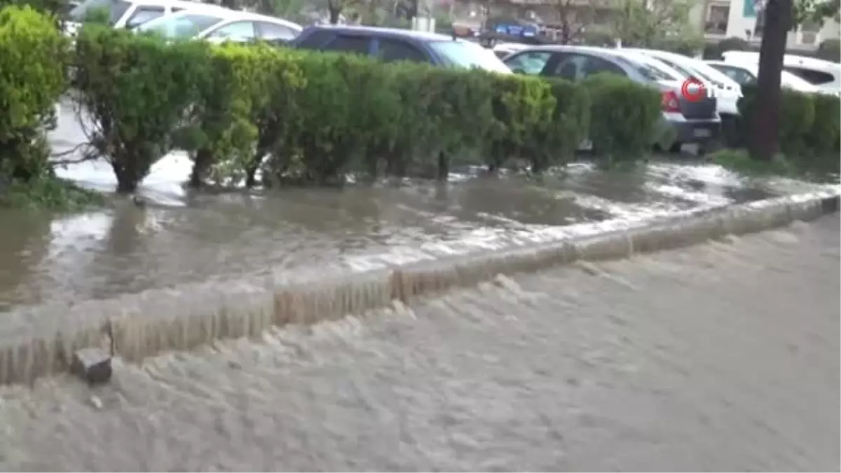 Yarım Saatlik Yağmur Sonrası Cadde ve Sokaklar Döle Döndü