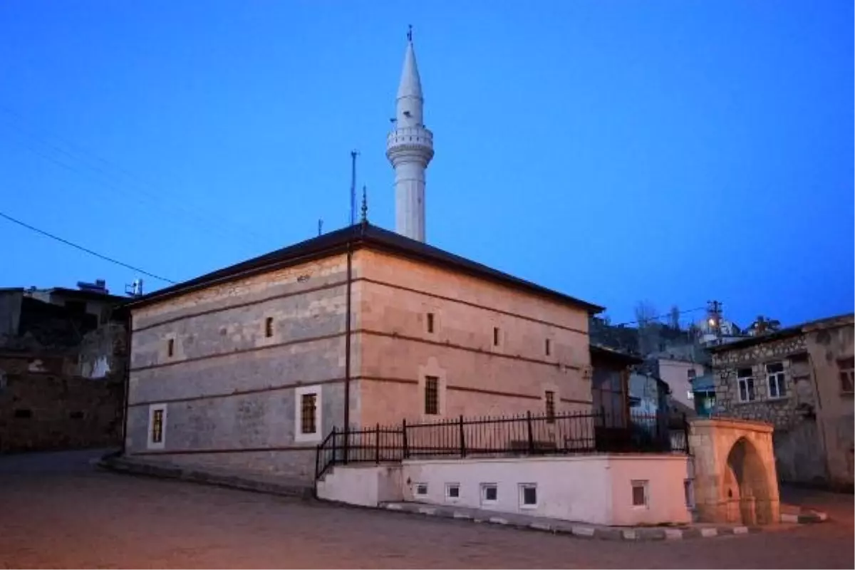 207 Yıllık Çivisiz Cami Zamana Meydan Okuyor