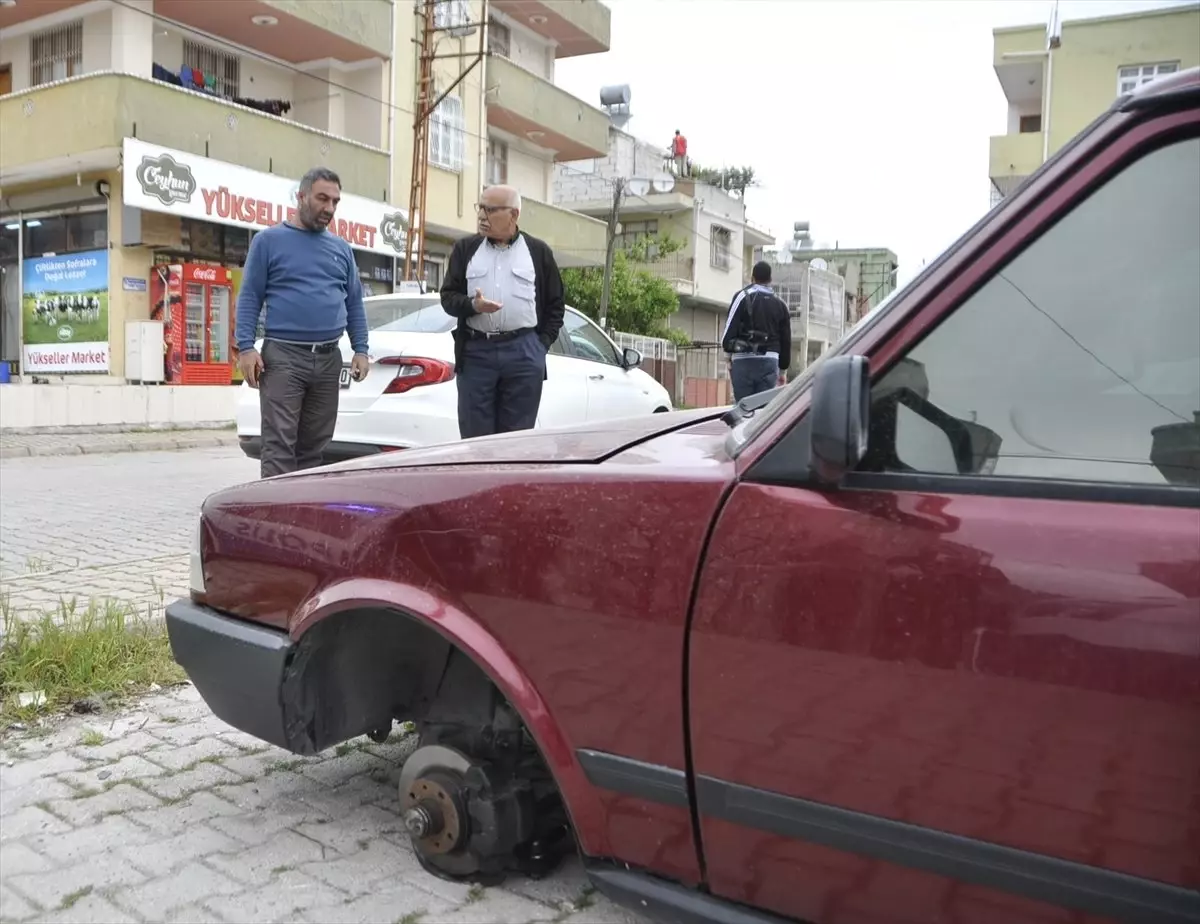 Adana\'da Park Halindeki Otomobilin Lastikleri Çalındı