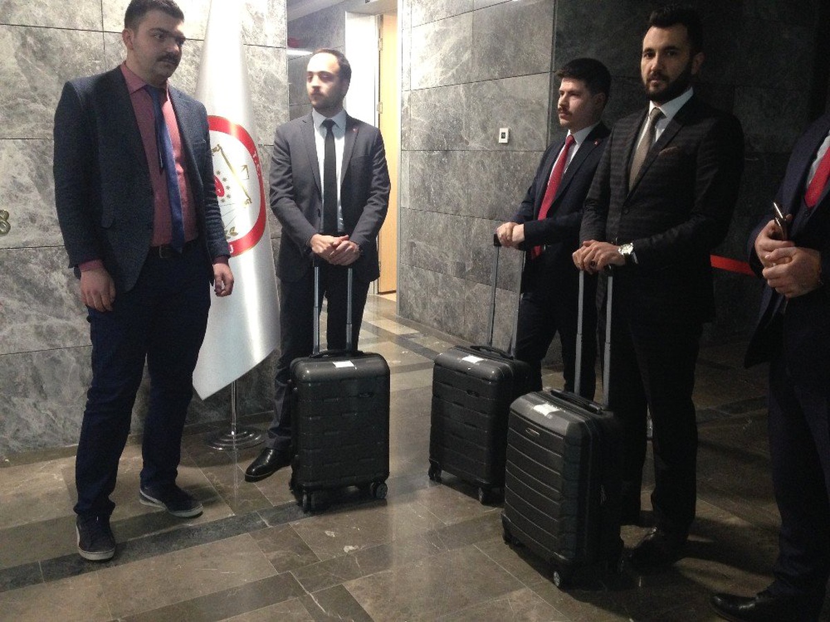 Ak Partili Ali İhsan Yavuz, İstanbul\'daki Seçimlerin İptali İçin Ysk\'ya Geldi