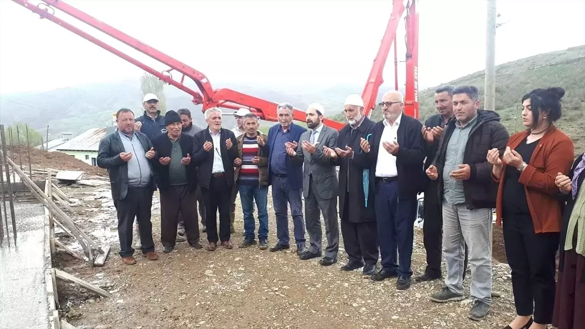 Akıncılar\'da Hayırsever İş İnsanı Köye Cami Yaptırıyor