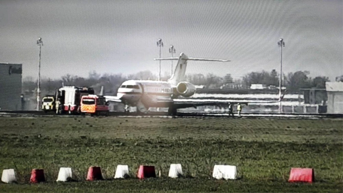 Askeri Uçak Pisten Çıktı Berlin Schönefeld Havaalanı İnişe Kapandı